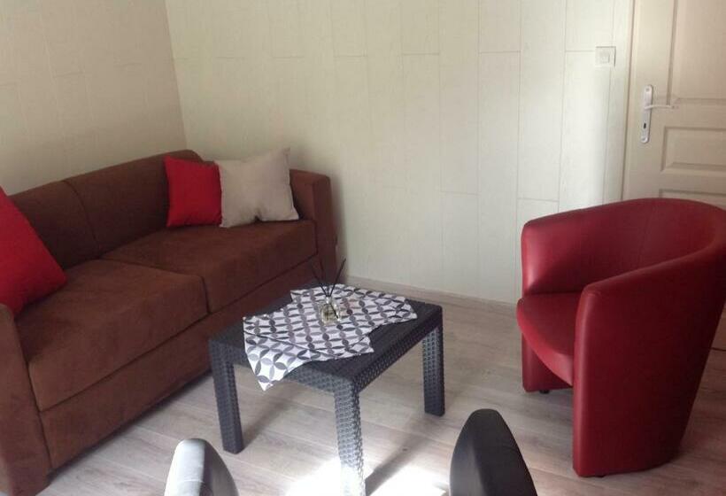 חדר משפחתי, Au Mas Des Graviers