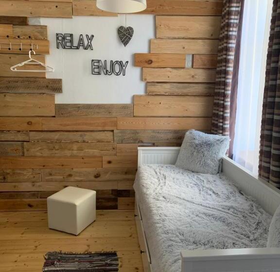 סוויטה משפחתית, Penzión Astoria