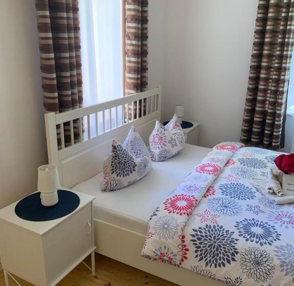 סוויטה משפחתית, Penzión Astoria