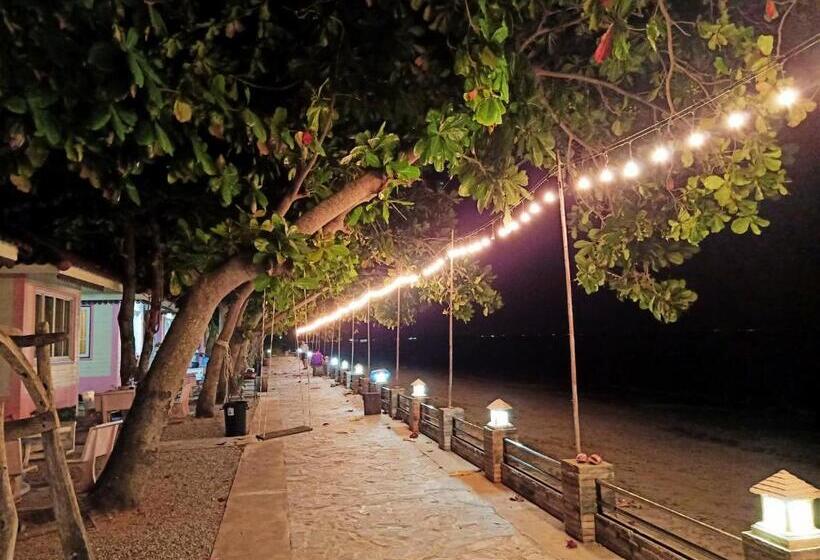 بانگلوی استاندارد با چشم‌انداز دریا, The Iris Resort