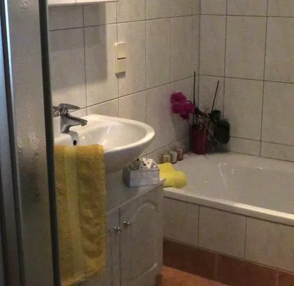 ３ベッドルームアパートメント, Apartmenthaus Kometerhof