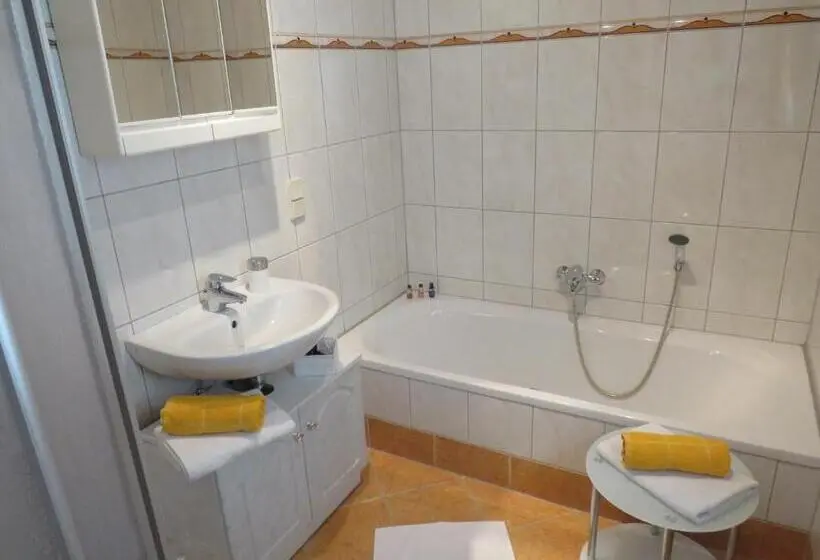 ３ベッドルームアパートメント, Apartmenthaus Kometerhof