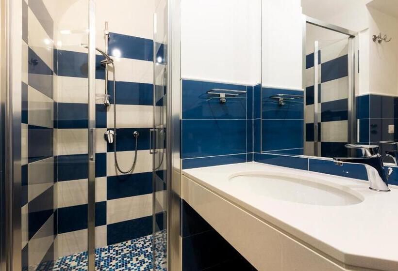 חדר סטנדרט, Holiday Sorrento Center