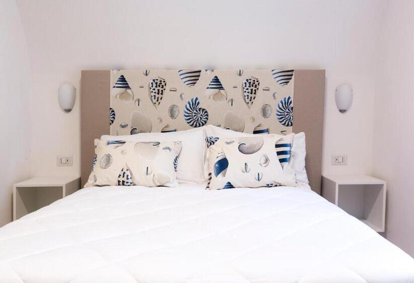 חדר סטנדרט, Holiday Sorrento Center