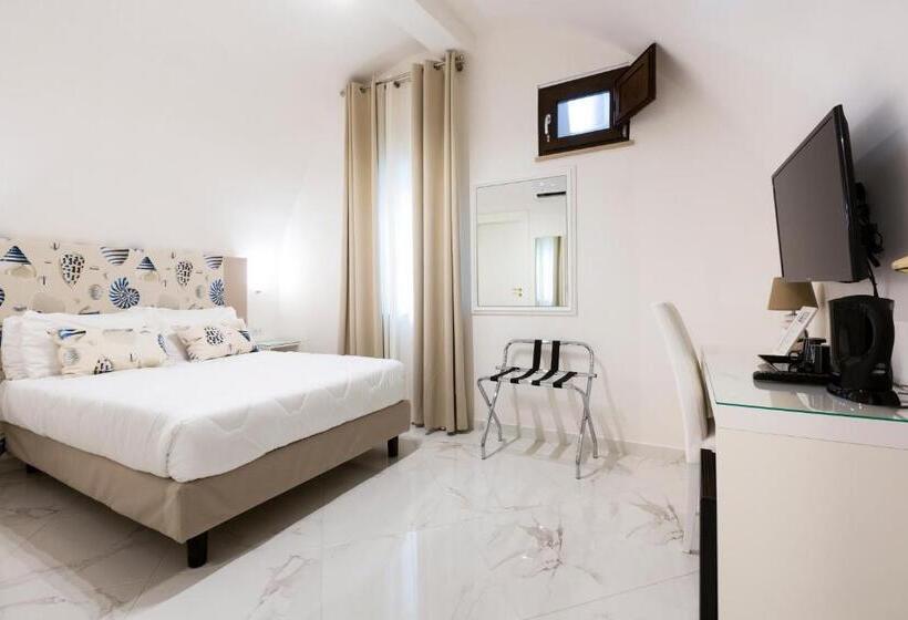 חדר סטנדרט, Holiday Sorrento Center