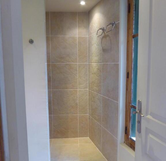 جناح, Le Grand Chalet