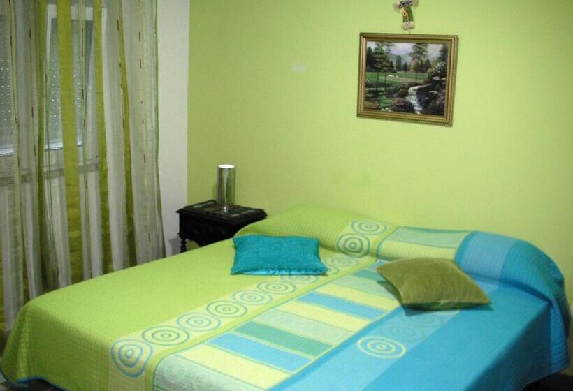 ファミリーステューディオ, Alojamento Costa & Dias