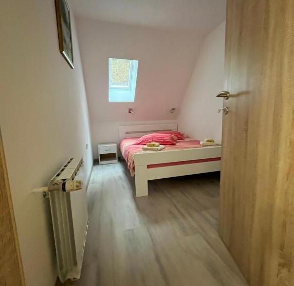 آپارتمان 1 خوابه با چشم‌انداز, Apartmaji In Sobe Cuder