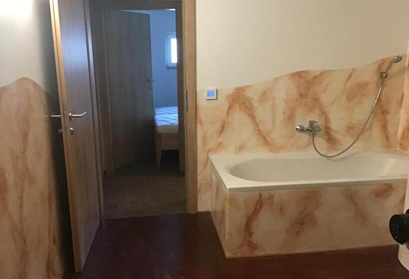 ２ベッドルームアパートメント, Hochfellner