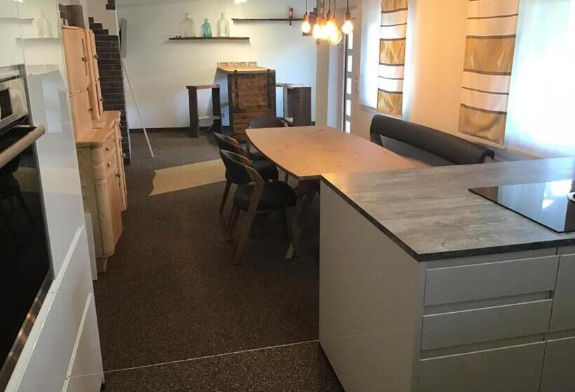 ２ベッドルームアパートメント, Hochfellner