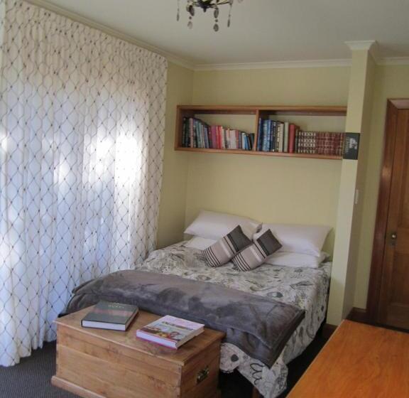 سوییت با چشم‌انداز باغ, Magnolia Cottage