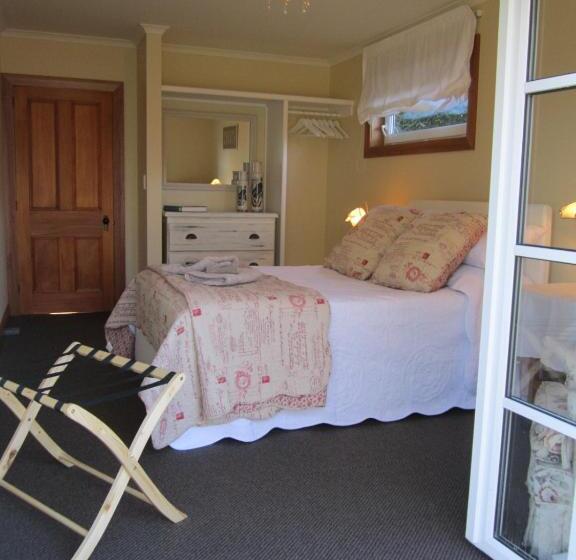 سوییت با چشم‌انداز باغ, Magnolia Cottage