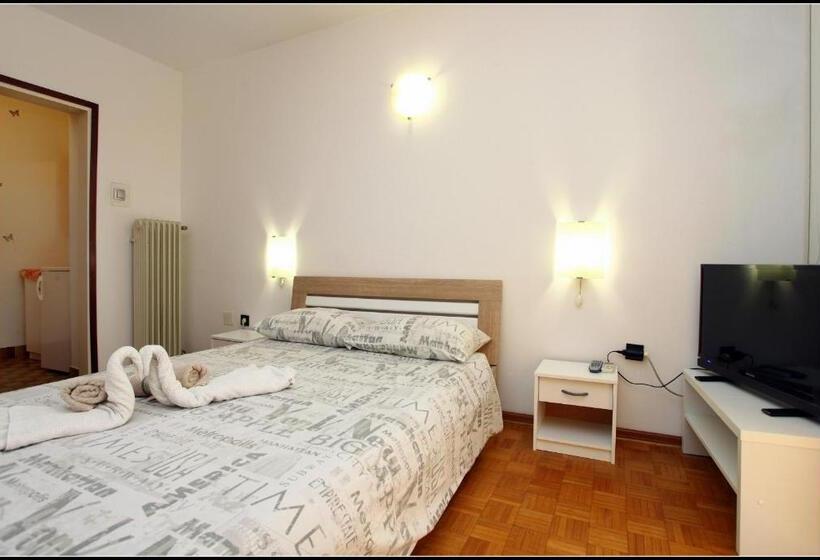 اتاق استاندارد با چشمانداز باغ, Champagne Apartments Portorož Vp