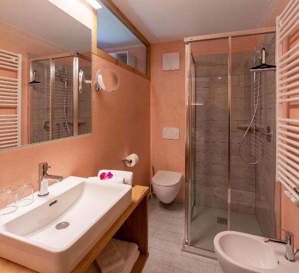 디럭스 스튜디오, Residence Soratru