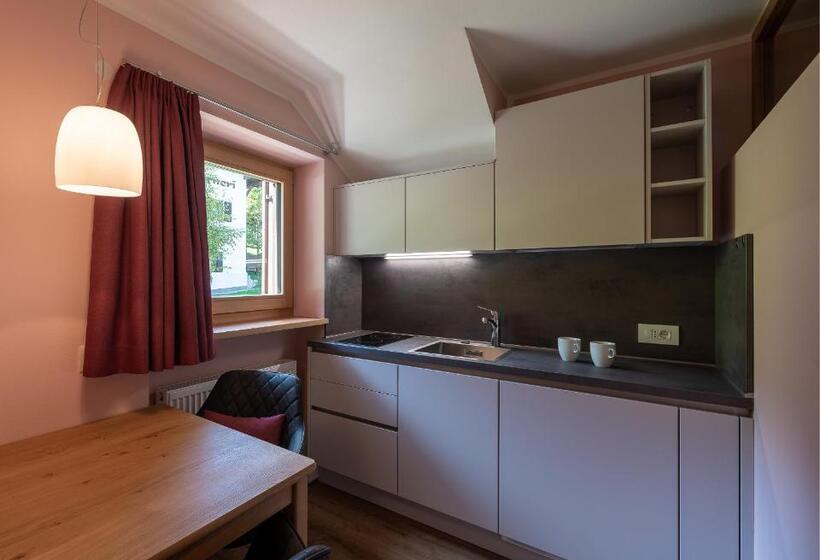 디럭스 스튜디오, Residence Soratru