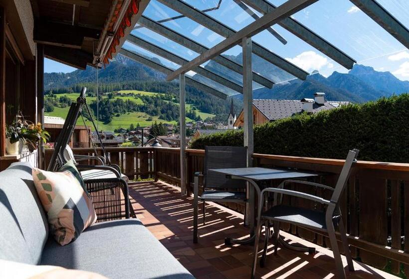 침실 1개 테라스 아파트, Residence Soratru