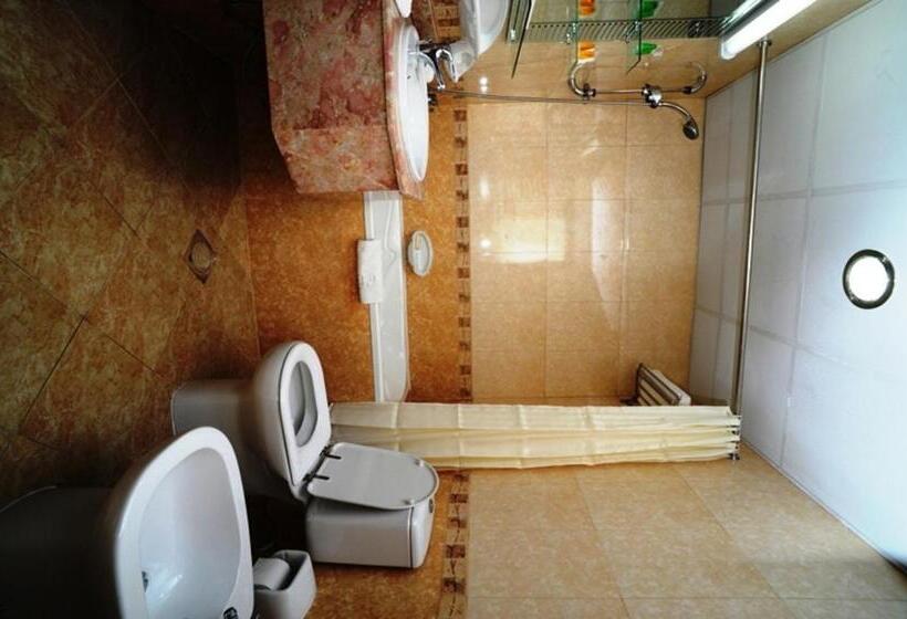 Люкс, Al Jazeera Royal Hotel