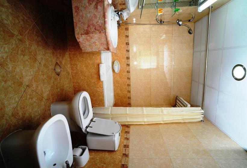 Полулюкс, Al Jazeera Royal Hotel