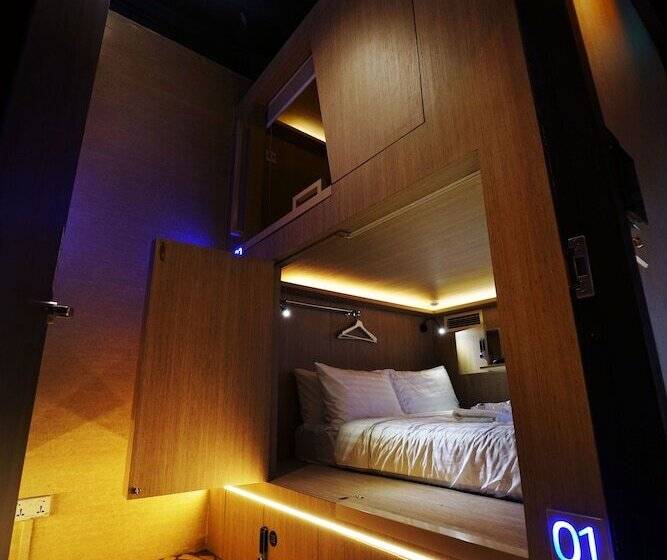 Capsule, Cube Boutique Capsule Hotel At Kampong Glam
