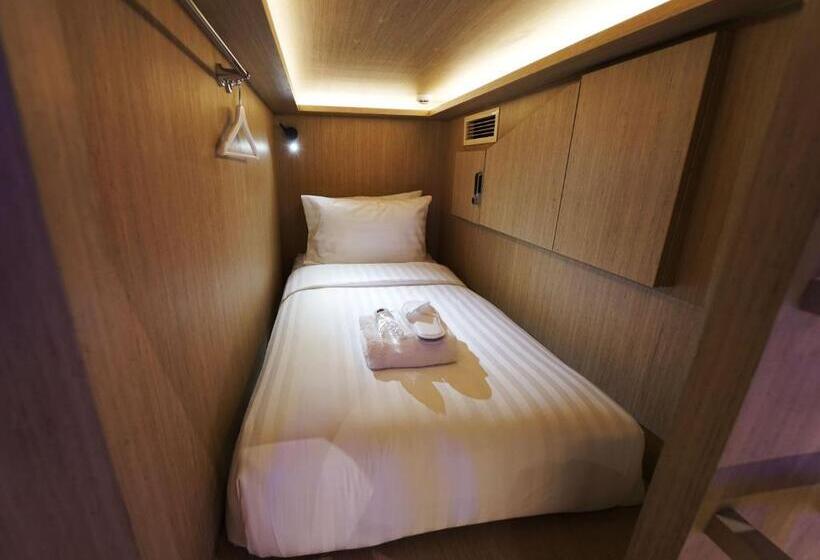 Capsule, Cube Boutique Capsule Hotel At Kampong Glam