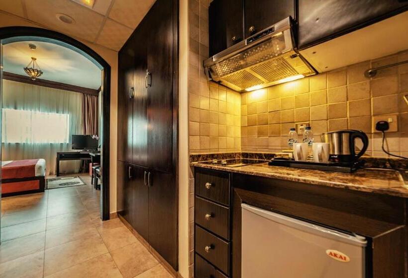 استودیوی کلاسیک, First Central Hotel Suites