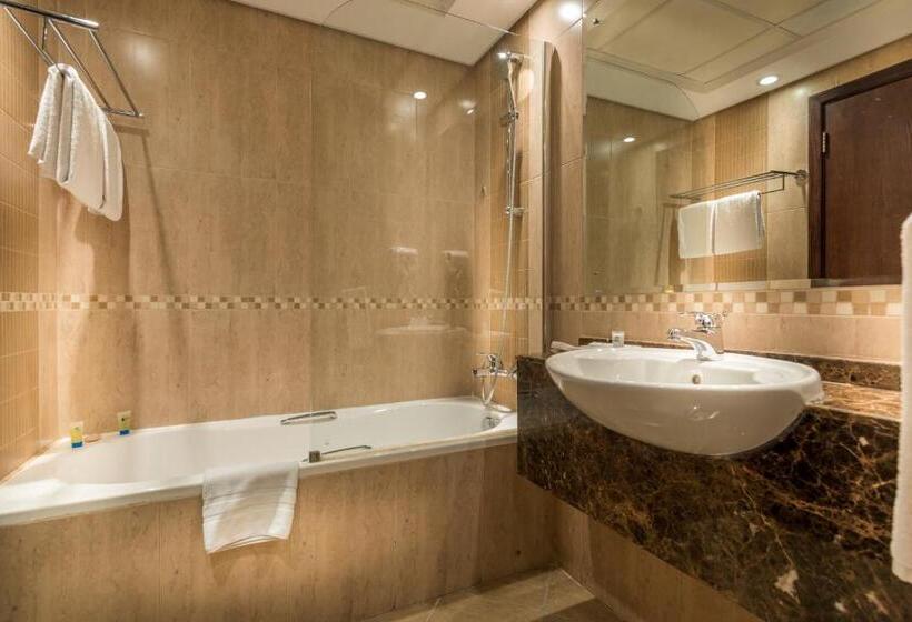 استودیو اجرایی, First Central Hotel Suites