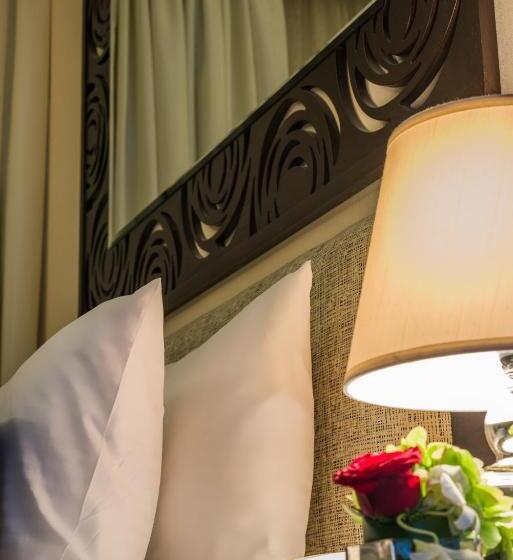 带双人大床的行政管理套房, First Central Hotel Suites
