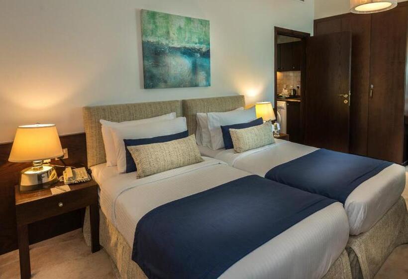 سوییت اجرایی, First Central Hotel Suites