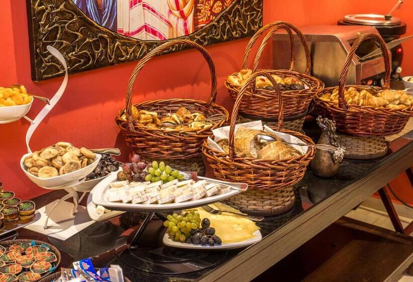 استودیوی استاندارد, First Central Hotel Suites