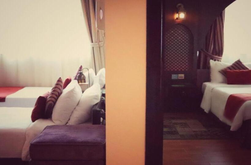 اتاق خانوادگی, First Central Hotel Suites