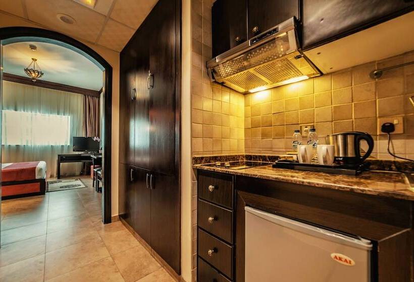 سوییت اجرایی, First Central Hotel Suites