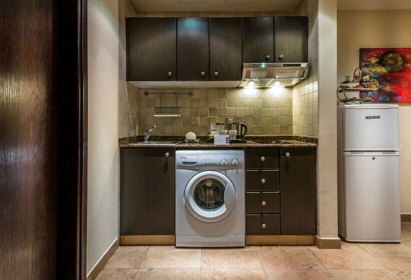 سوییت اجرایی, First Central Hotel Suites