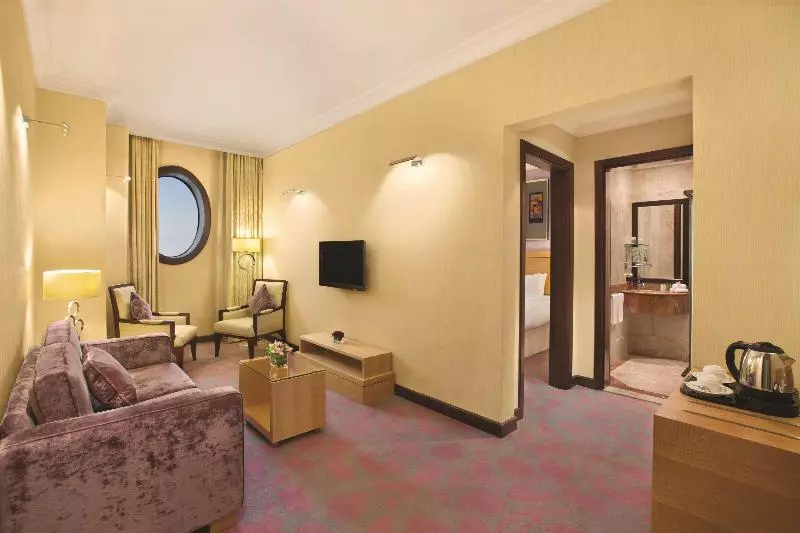 سوئیت با تخت بزرگ, Doubletree By Hilton Hotel Dhahran