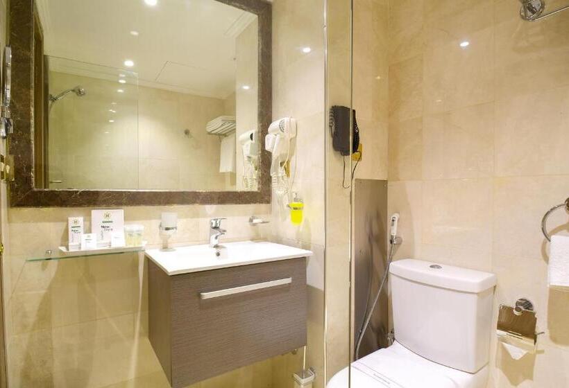 Четырехместный Номер Стандарт, Golden Tulip Al Zahabi