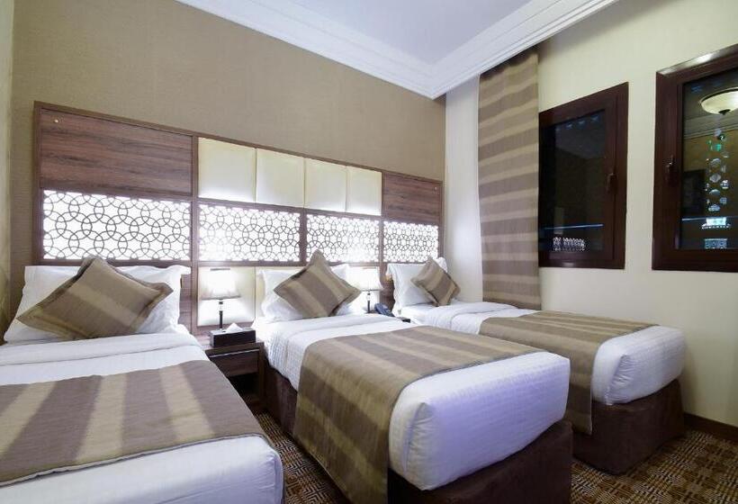 带景观的三人标准房间, Golden Tulip Al Zahabi