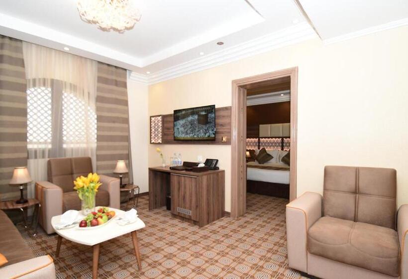 带景观的行政套房, Golden Tulip Al Zahabi