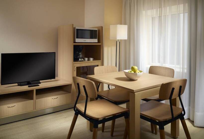 جناح جونيور, One Saltillo Aeropuerto