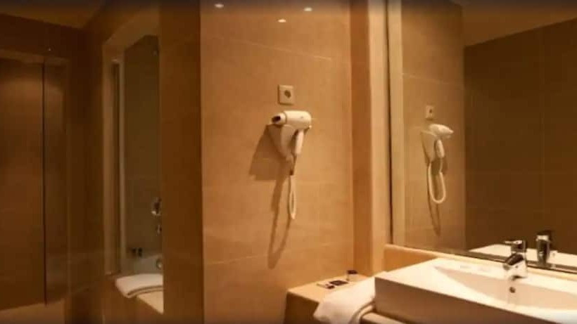 اتاق استاندارد با چشم‌انداز استخر, Grand Plaza Marrakech