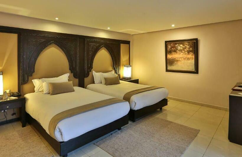 اتاق استاندارد سه تخته با چشم‌انداز استخر, Grand Plaza Marrakech