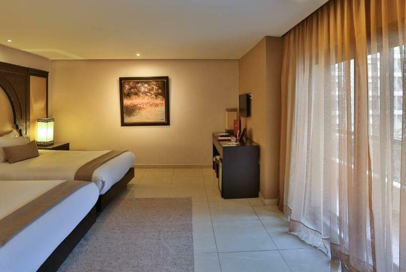 اتاق استاندارد سه تخته با چشم‌انداز استخر, Grand Plaza Marrakech