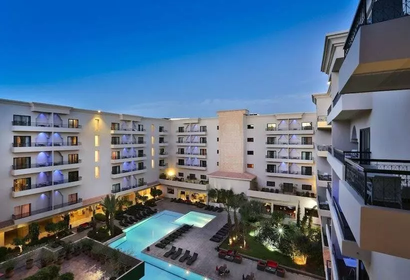 اتاق استاندارد سه تخته با چشم‌انداز استخر, Grand Plaza Marrakech