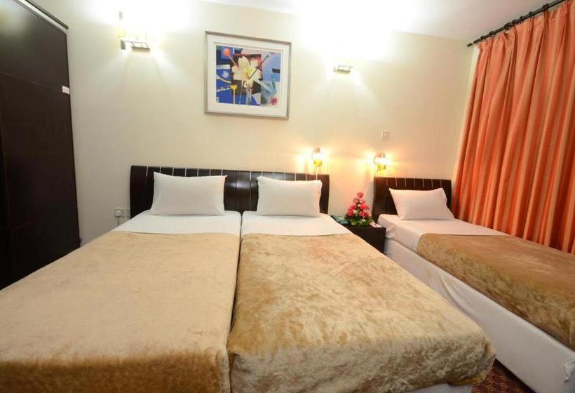 标准三人间, Royal Prince