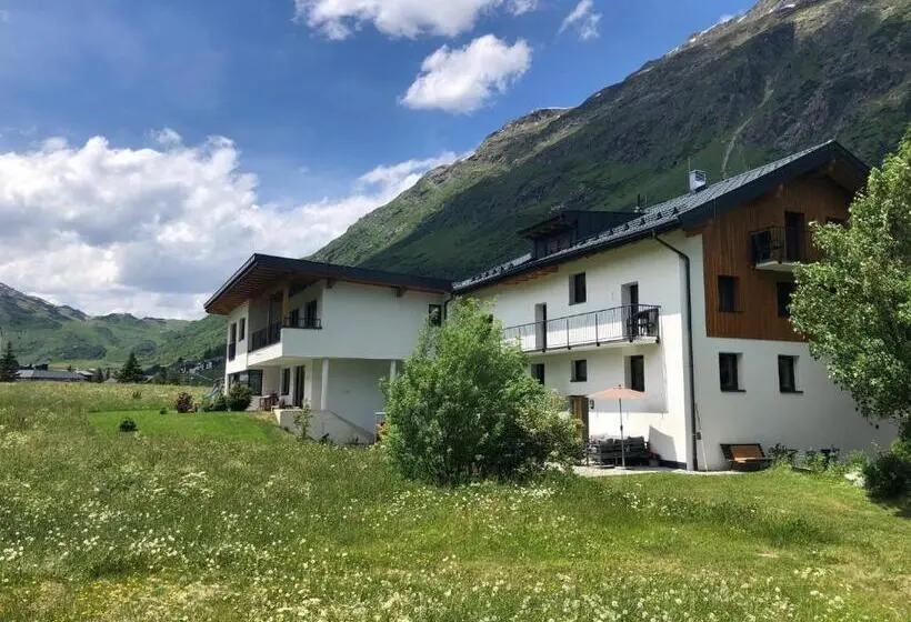 Quarto Estandard Vista Montanha, Nonas B&b