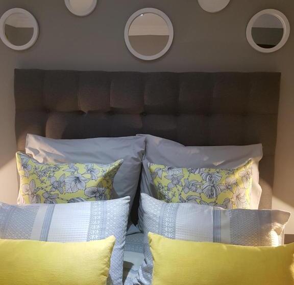 חדר דלוקס, Dinaledi House