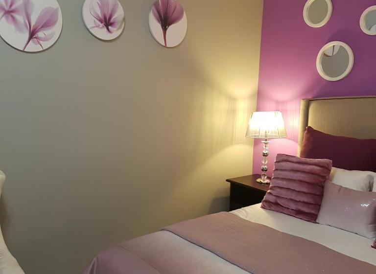 חדר דלוקס, Dinaledi House