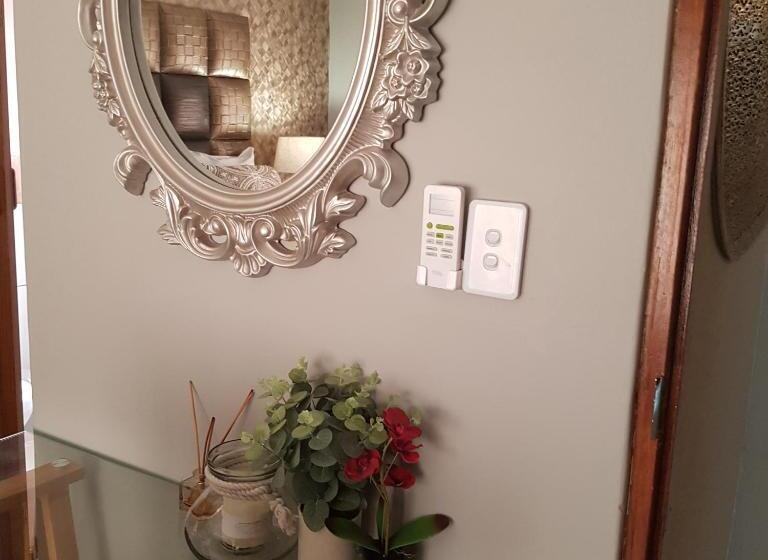 חדר אקונומי, Dinaledi House