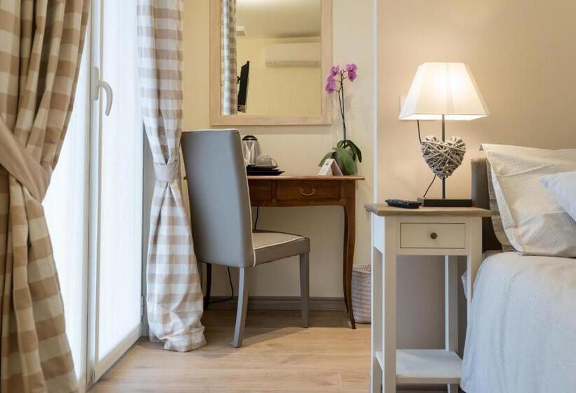 Standard room with outdoor bath, Relais Dei Mandorli