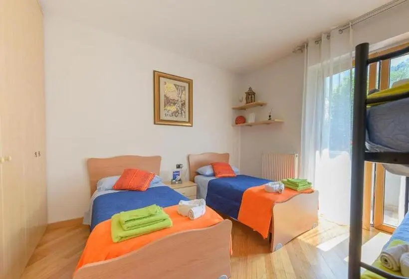 Pokój Standard Czteroosobowy Wspólna Łazienka, B&b Agli Ulivi