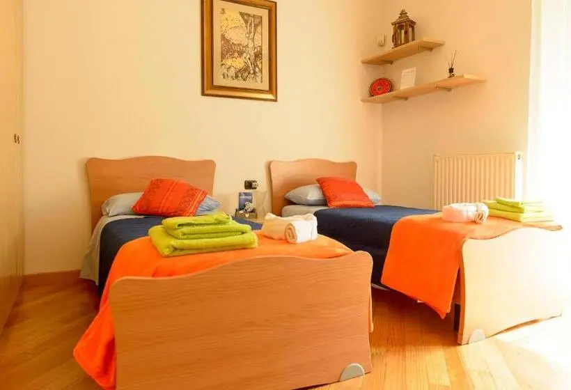 Pokój Standard Czteroosobowy Wspólna Łazienka, B&b Agli Ulivi