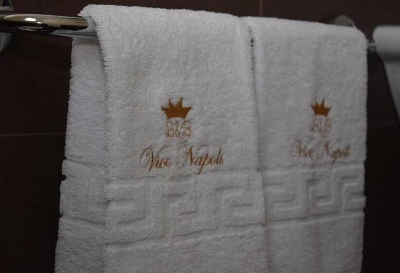 Трехместный Номер Стандарт с Балконом, B&b Vico Napoli Salento